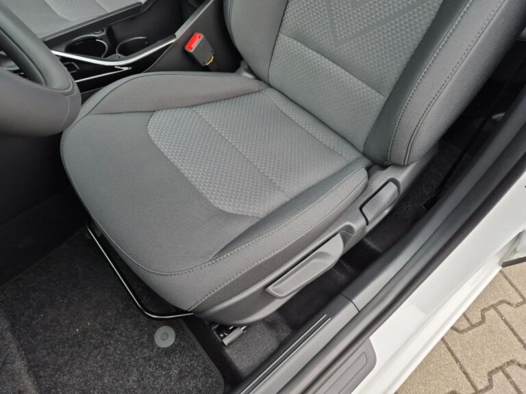 1.6 GDI • Wersja: M + Pakiet Zimowy • RABAT 21 000 pln • Inne kolory - zdjęcie 12