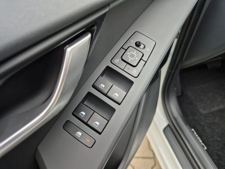 1.6 GDI • Wersja: M + Pakiet Zimowy • RABAT 24 000 pln • Inne kolory - zdjęcie 19