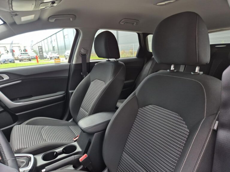 Ceed 1.5 T-GDI M DCT, Niski Przebieg, Salon Polska - zdjęcie 3