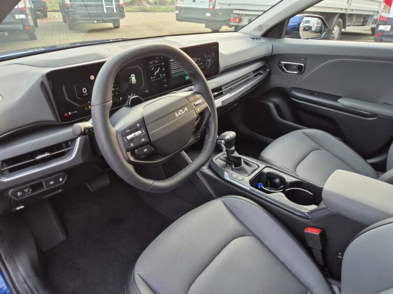 KIA K4 • 150 KM • Potrójny ekran • LED • Komfort + Bezpieczeństwo - zdjęcie 11