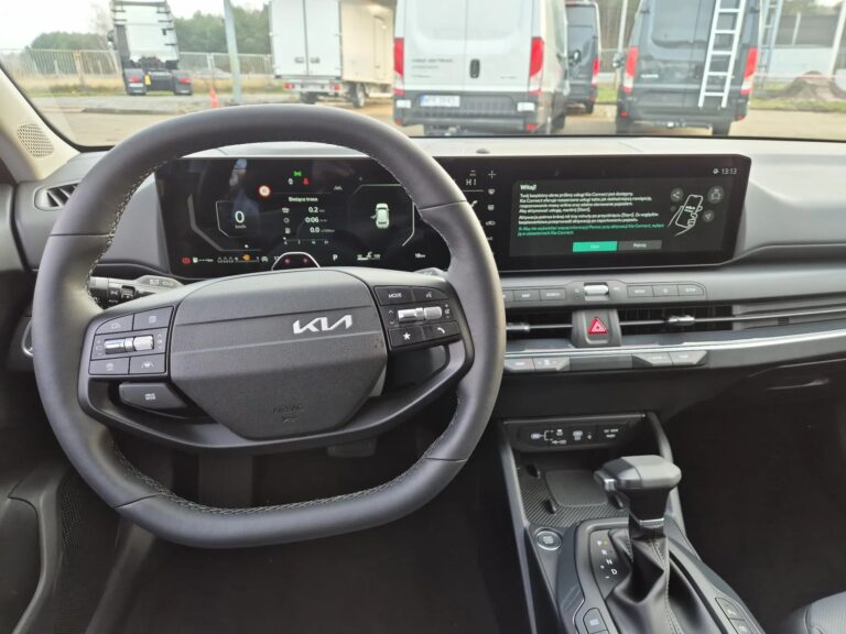 KIA K4 • 150 KM • Potrójny ekran • LED • Komfort + Bezpieczeństwo - zdjęcie 15