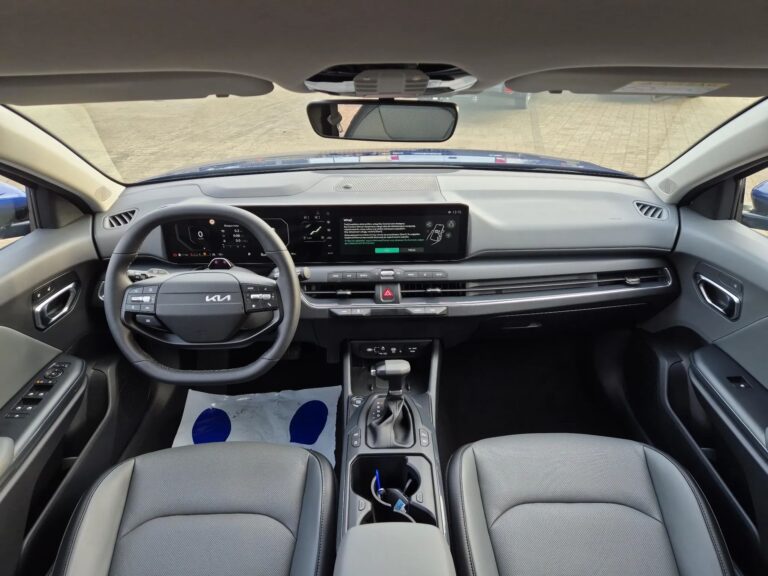 KIA K4 • 150 KM • Potrójny ekran • LED • Komfort + Bezpieczeństwo - zdjęcie 16