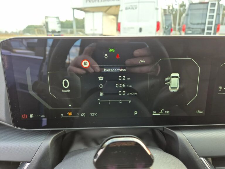 KIA K4 • 150 KM • Potrójny ekran • LED • Komfort + Bezpieczeństwo - zdjęcie 17