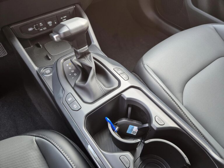 KIA K4 • 150 KM • Potrójny ekran • LED • Komfort + Bezpieczeństwo - zdjęcie 18