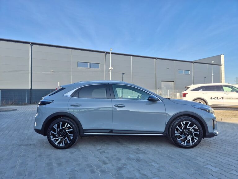 KIA X-CEED 1,6T-GDI 7DCT • wersja Tribiute • Bogata wersja wyposażenia - zdjęcie 7