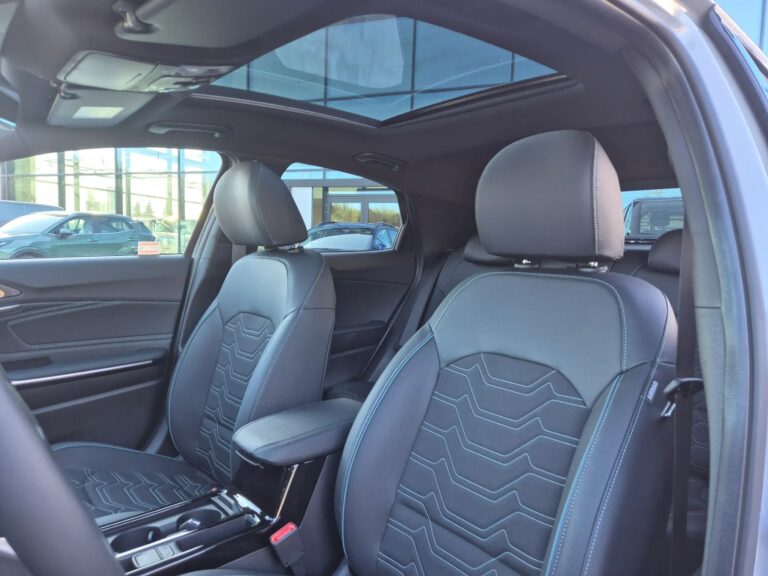 KIA X-CEED 1,6T-GDI 7DCT • wersja Tribiute • Bogata wersja wyposażenia - zdjęcie 12