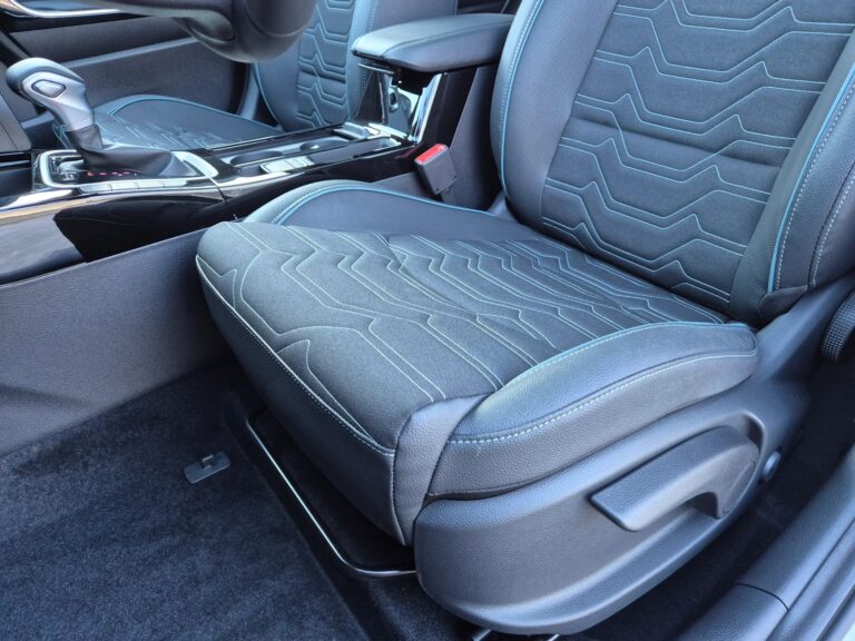 KIA X-CEED 1,6T-GDI 7DCT • wersja Tribiute • Rabat Flota - zdjęcie 12