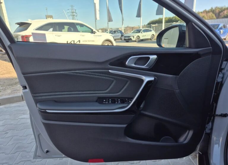 KIA X-CEED 1,6T-GDI 7DCT • wersja Tribute • Nowy • Cena specjalna - zdjęcie 11