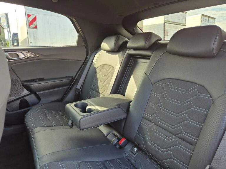 KIA XCEED • 1,6T-GDI 7DCT • 150KM • wersja: MY26 TRIBUTE+pakiet zimowy - zdjęcie 17